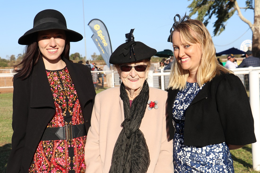 Cobar Races Lilliane Brady and granddaughters Elise and Cassie Bedwell